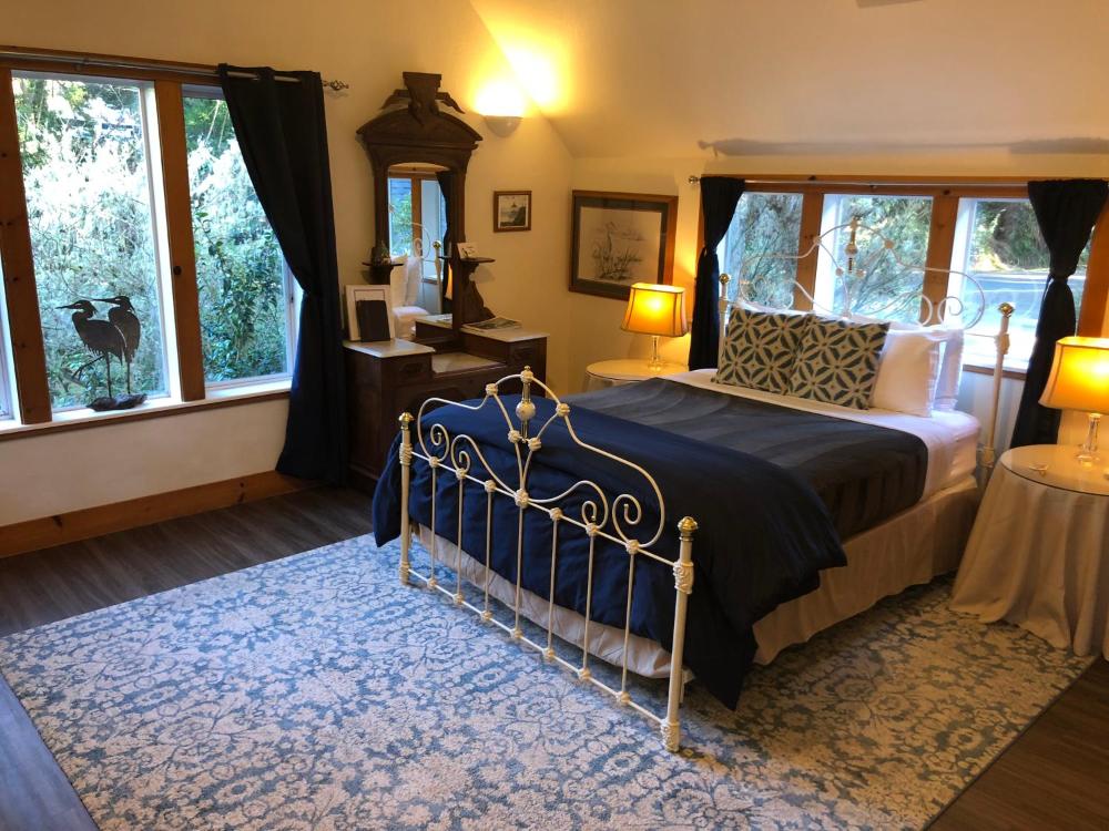 Queen Room with Garden View interior