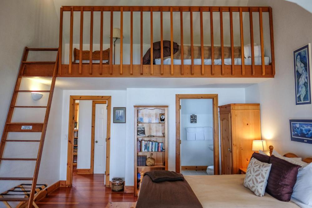 Deluxe Double Room with Balcony and Sea View interior