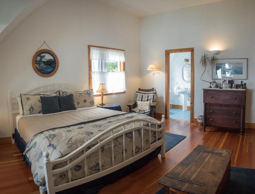 King Room with Sea View interior